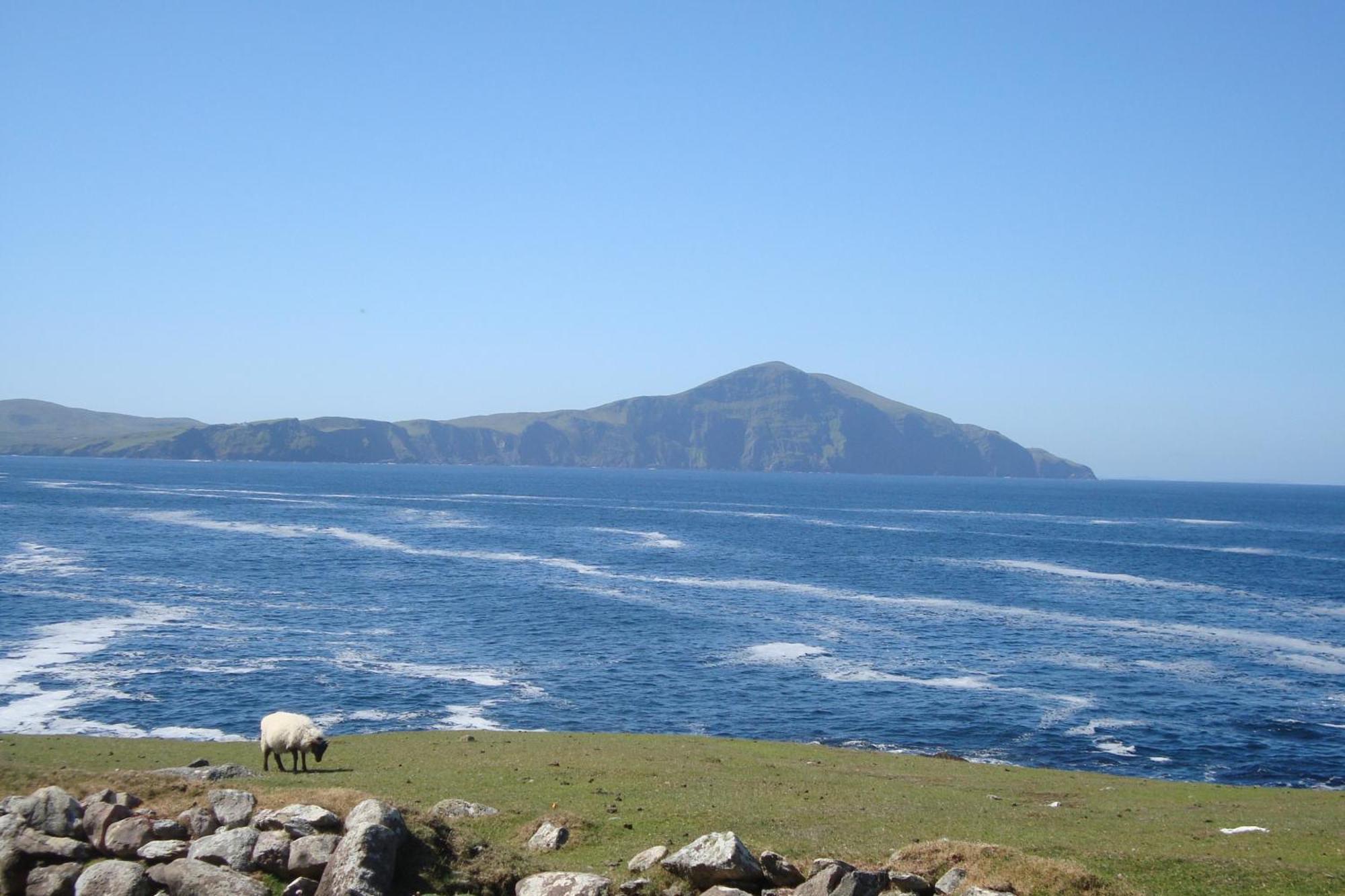 Hy Breasal B&B Achill Sound Екстер'єр фото